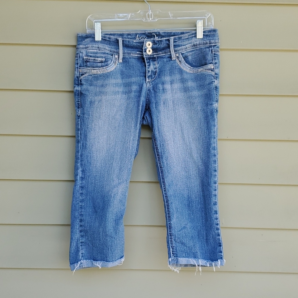 Medium Wash Jean Capris - Ariya Jeans - Sz 5/6